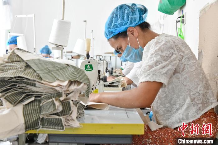 年产95亿双，河北邯郸劳保手套畅销东南亚市场